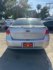 2011 Ford Focus SE - Photo 6 - Panorama City, CA 91402