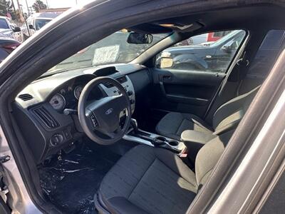 2011 Ford Focus SE - Photo 9 - Panorama City, CA 91402