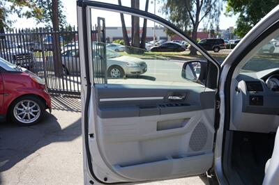 2010 Dodge Grand Caravan SE - Photo 13 - Panorama City, CA 91402