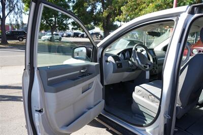 2010 Dodge Grand Caravan SE - Photo 12 - Panorama City, CA 91402