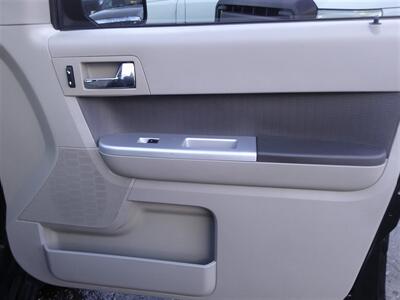 2009 Mercury Mariner Hybrid   - Photo 14 - Panorama City, CA 91402