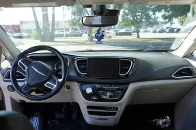 2021 Chrysler Pacifica Touring L   - Photo 20 - Panorama City, CA 91402