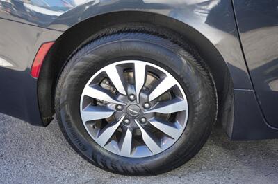 2021 Chrysler Pacifica Touring L   - Photo 9 - Panorama City, CA 91402