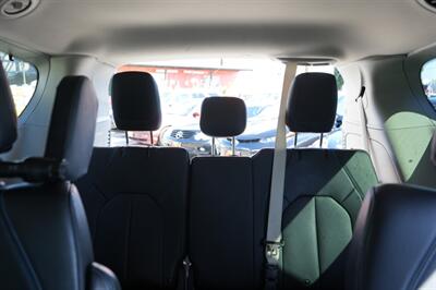 2021 Chrysler Pacifica Touring L   - Photo 21 - Panorama City, CA 91402