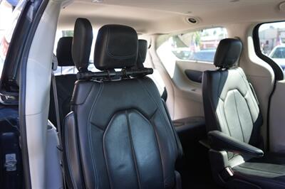 2021 Chrysler Pacifica Touring L   - Photo 15 - Panorama City, CA 91402