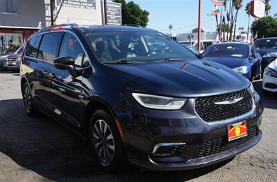2021 Chrysler Pacifica Touring L   - Photo 1 - Panorama City, CA 91402