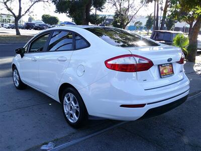 2015 Ford Fiesta SE   - Photo 2 - Panorama City, CA 91402