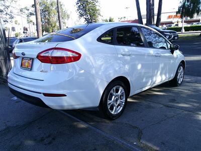 2015 Ford Fiesta SE   - Photo 4 - Panorama City, CA 91402