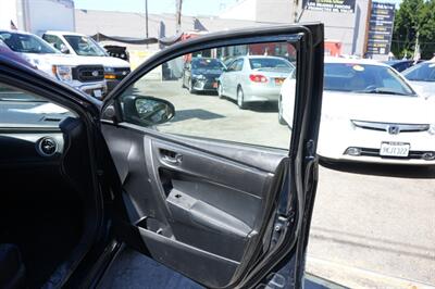 2018 Toyota Corolla SE   - Photo 21 - Panorama City, CA 91402
