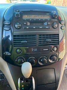 2004 Toyota Sienna LE 8 Passenger - Photo 17 - Panorama City, CA 91402