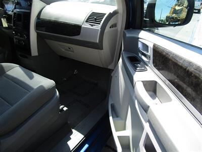 2010 Dodge Grand Caravan SXT   - Photo 10 - Panorama City, CA 91402