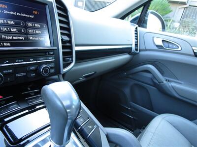 2012 Porsche Cayenne S   - Photo 21 - Panorama City, CA 91402