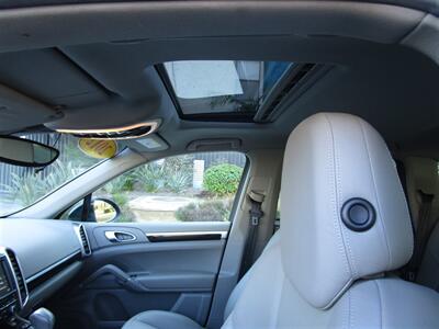 2012 Porsche Cayenne S   - Photo 17 - Panorama City, CA 91402