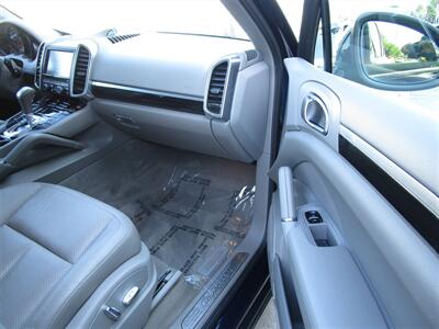 2012 Porsche Cayenne S   - Photo 10 - Panorama City, CA 91402