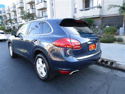 2012 Porsche Cayenne S   - Photo 3 - Panorama City, CA 91402