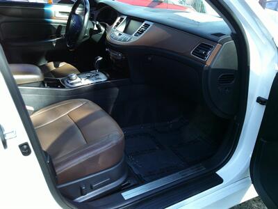 2012 Hyundai Genesis 3.8L V6   - Photo 11 - Panorama City, CA 91402