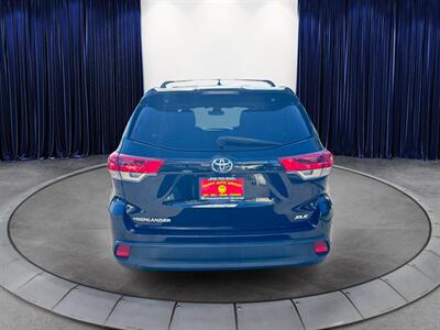 2018 Toyota Highlander XLE   - Photo 6 - North Hills, CA 91343