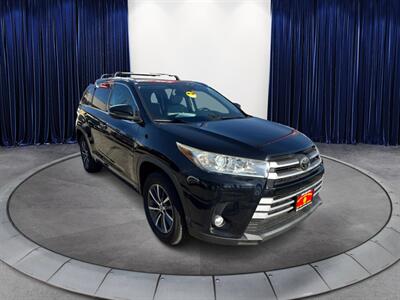 2018 Toyota Highlander XLE   - Photo 3 - North Hills, CA 91343