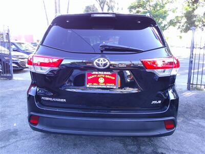 2018 Toyota Highlander XLE   - Photo 3 - Panorama City, CA 91402