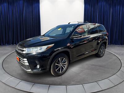 2018 Toyota Highlander XLE   - Photo 1 - North Hills, CA 91343