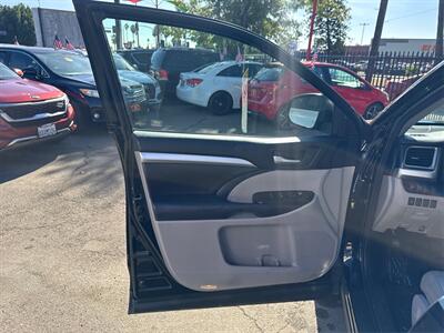 2018 Toyota Highlander XLE   - Photo 37 - North Hills, CA 91343
