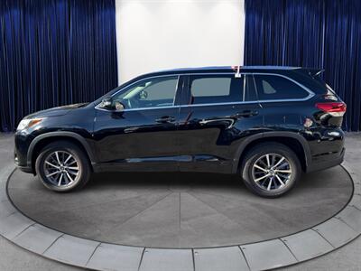 2018 Toyota Highlander XLE   - Photo 8 - North Hills, CA 91343