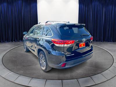 2018 Toyota Highlander XLE   - Photo 7 - North Hills, CA 91343