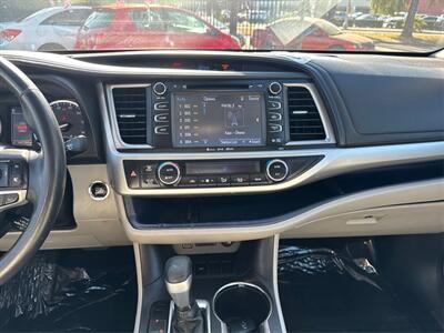 2018 Toyota Highlander XLE   - Photo 31 - North Hills, CA 91343