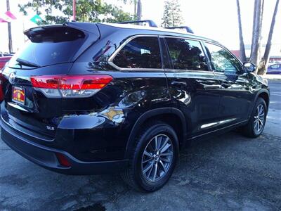 2018 Toyota Highlander XLE   - Photo 16 - North Hills, CA 91343
