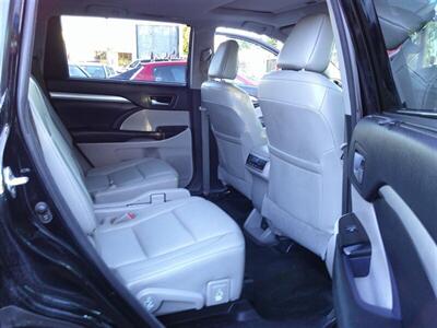 2018 Toyota Highlander XLE   - Photo 20 - North Hills, CA 91343