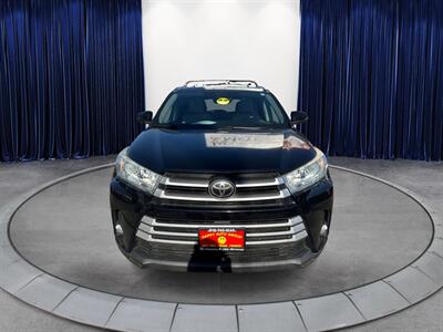2018 Toyota Highlander XLE   - Photo 2 - North Hills, CA 91343