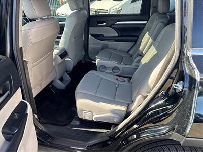2018 Toyota Highlander XLE   - Photo 10 - North Hills, CA 91343