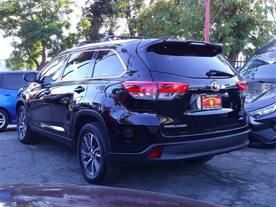 2018 Toyota Highlander XLE   - Photo 2 - Panorama City, CA 91402