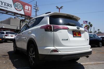 2018 Toyota RAV4 LE   - Photo 3 - Panorama City, CA 91402