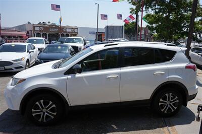 2018 Toyota RAV4 LE   - Photo 2 - Panorama City, CA 91402