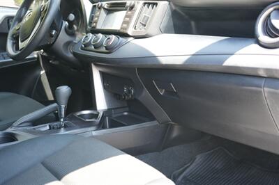 2018 Toyota RAV4 LE   - Photo 26 - Panorama City, CA 91402