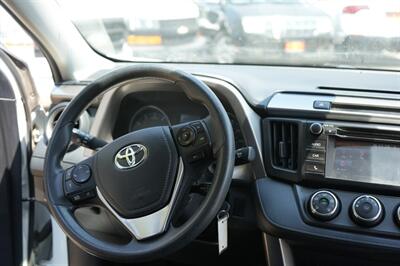 2018 Toyota RAV4 LE   - Photo 15 - Panorama City, CA 91402