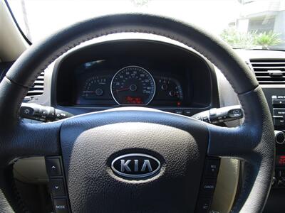 2009 Kia Borrego EX   - Photo 17 - Panorama City, CA 91402