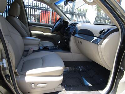 2009 Kia Borrego EX   - Photo 11 - Panorama City, CA 91402