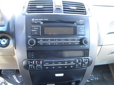 2009 Kia Borrego EX   - Photo 14 - Panorama City, CA 91402