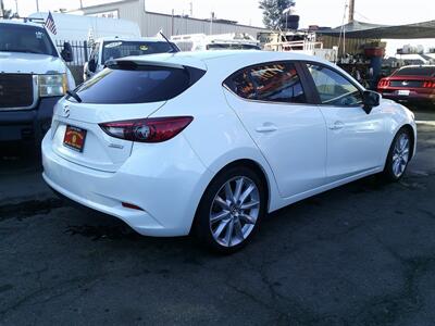 2017 Mazda Mazda3 Touring 2.5   - Photo 4 - Panorama City, CA 91402