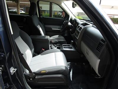 2008 Dodge Nitro SLT   - Photo 12 - Panorama City, CA 91402