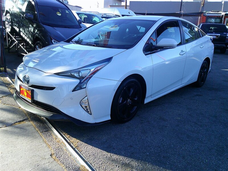 2018 Toyota Prius 3 touring  
