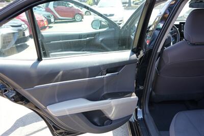 2021 Toyota Camry Hybrid LE   - Photo 14 - Panorama City, CA 91402