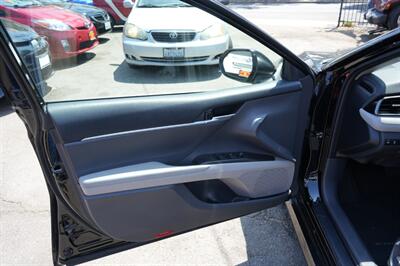 2021 Toyota Camry Hybrid LE   - Photo 10 - Panorama City, CA 91402