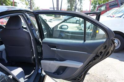 2021 Toyota Camry Hybrid LE   - Photo 18 - Panorama City, CA 91402