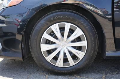 2021 Toyota Camry Hybrid LE   - Photo 41 - Panorama City, CA 91402