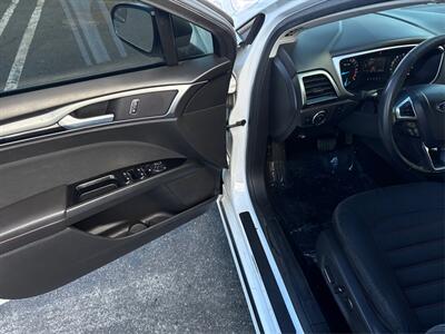 2014 Ford Fusion SE   - Photo 20 - North Hills, CA 91343