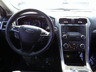 2017 Ford Fusion Hybrid SE   - Photo 16 - Panorama City, CA 91402