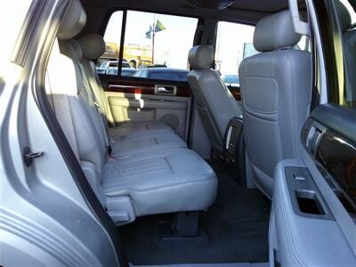 2004 Lincoln Navigator Luxury   - Photo 14 - Panorama City, CA 91402